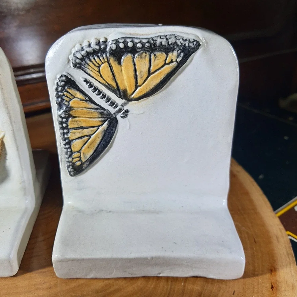 Vintage 1995 Natalie Surving Art Pottery Bookends Towel Rack Frog & Butterfly